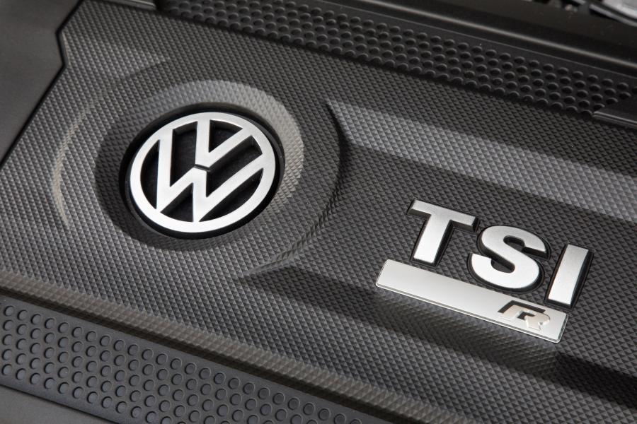 Моторный отсек Volkswagen Golf R 5-Door (Typ 5G) 2017 года  (NA) (фото 10 из 19)